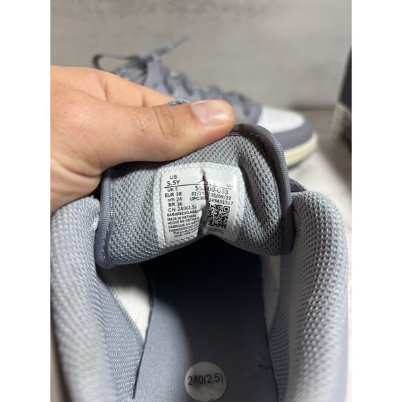 Air Jordan 1 Low GS Light Smoke Grey/White 553560-053 5.5Y w/ Box - Picture 4 of 7